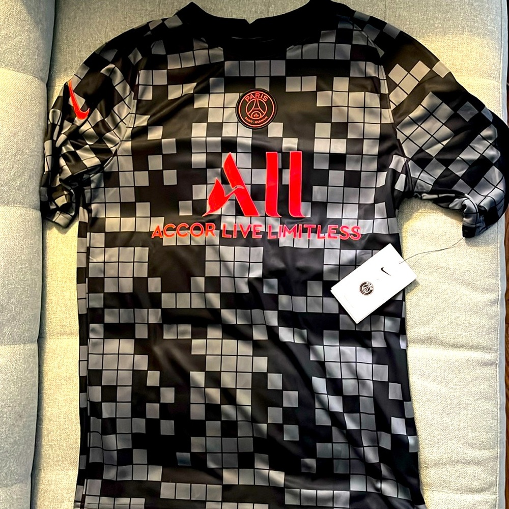NWT Men’s Paris Saint Germain Jersey Med